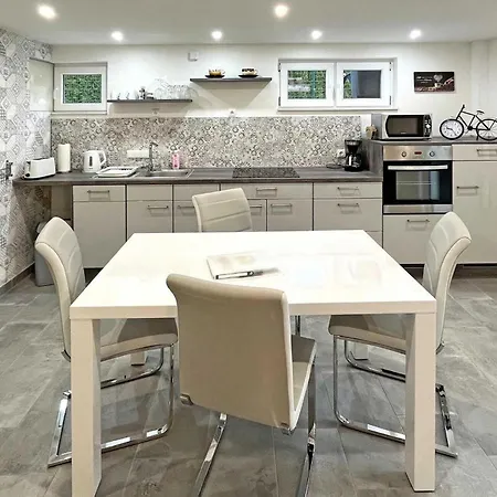 1 Bedroom Beautiful In Roebel-mueritz Apartmán *
