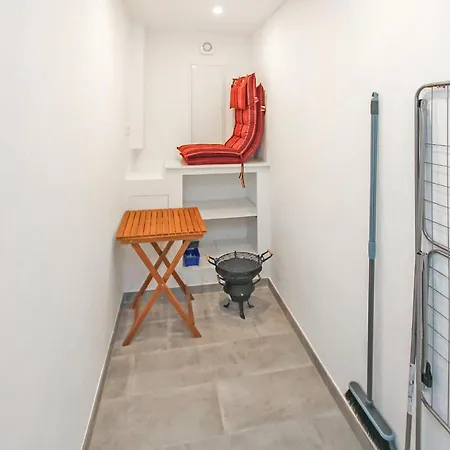 1 Bedroom Beautiful In Roebel-mueritz Marienfelde