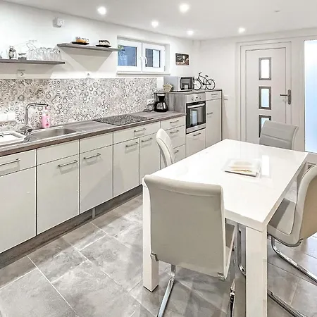 1 Bedroom Beautiful In Roebel-mueritz *