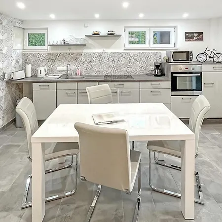 1 Bedroom Beautiful In Roebel-mueritz * Marienfelde